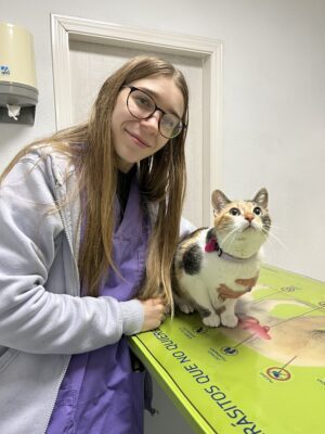 vanesa-auxiliar-consulta-felina
